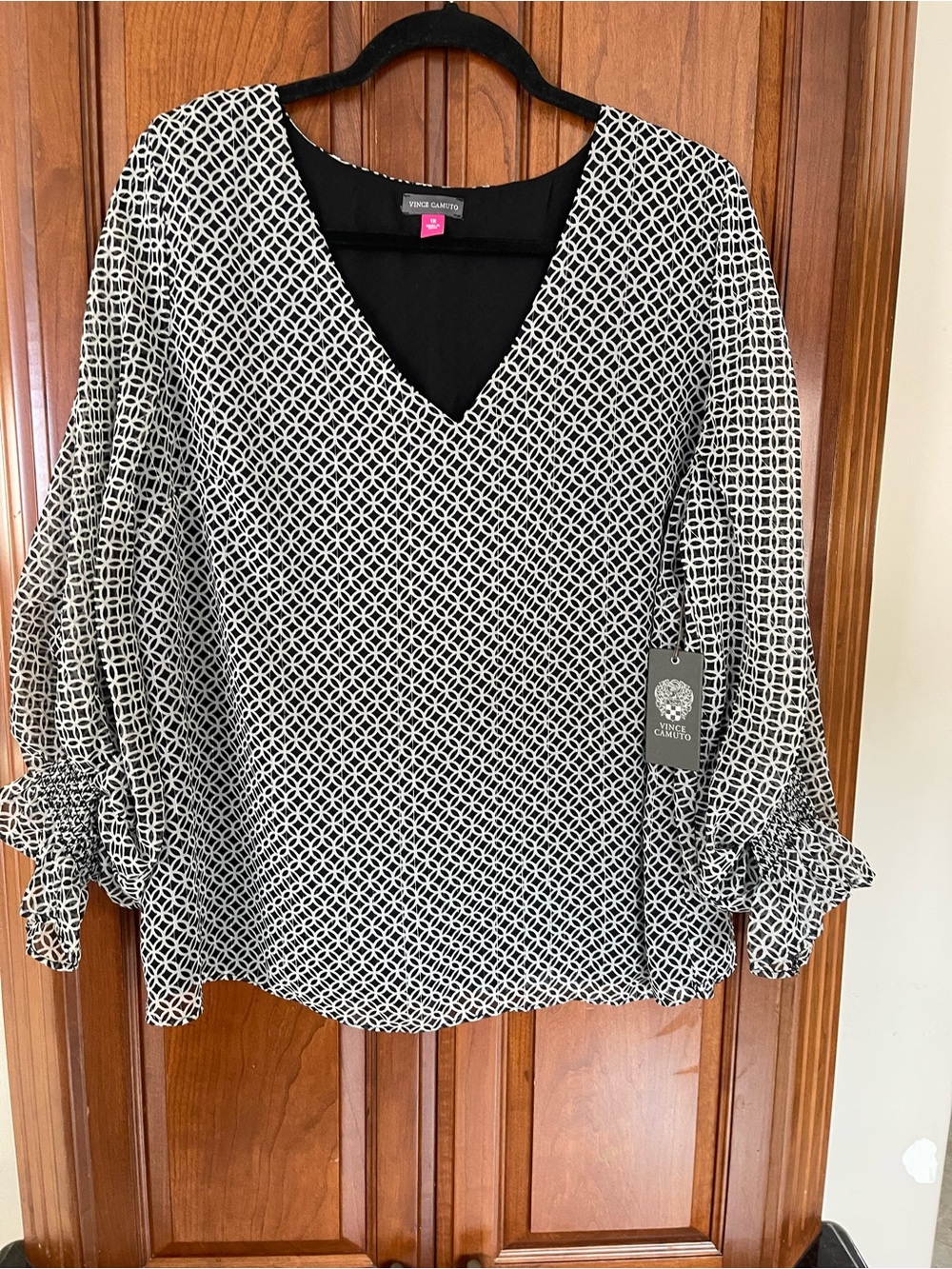 Vince Camuto Black & White Geometric Print Long Sleeve Blouse